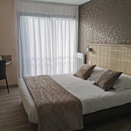 Hotel Logis Au Moyne De Saire Réville Esterno foto