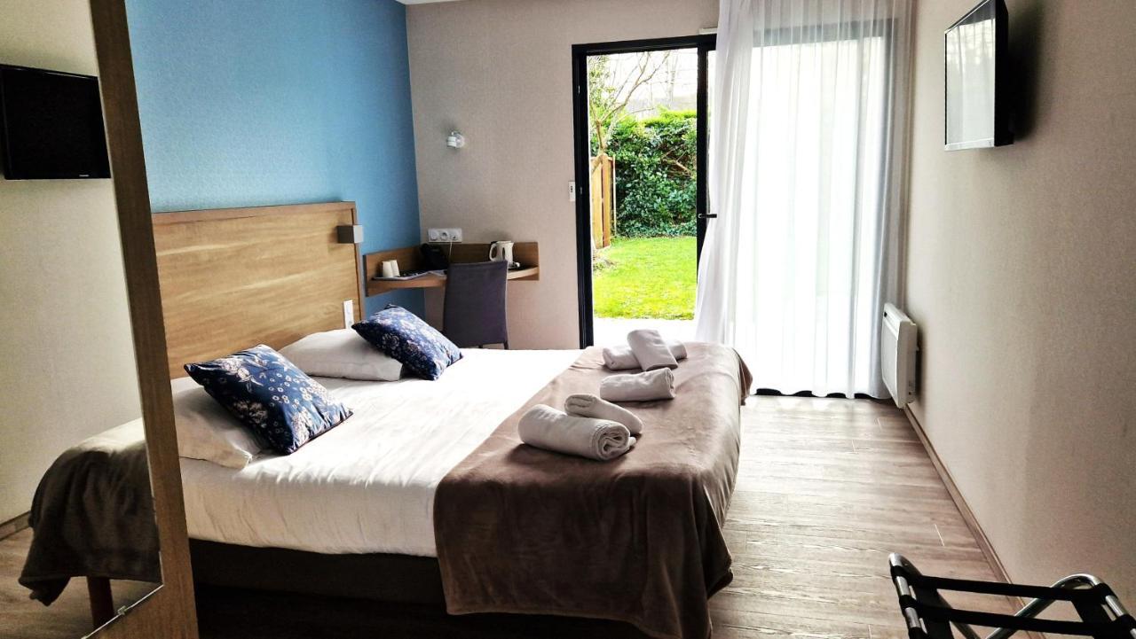 Hotel Logis Au Moyne De Saire Réville Esterno foto