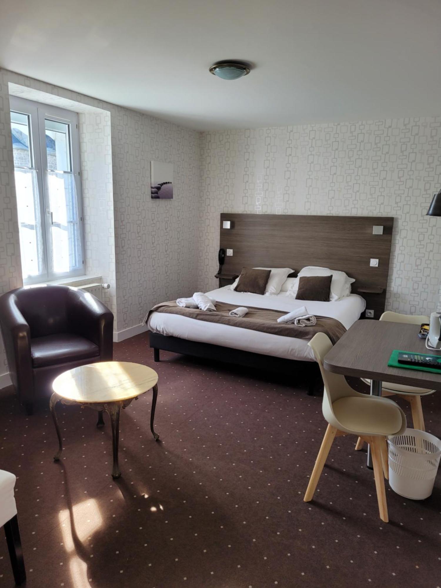 Hotel Logis Au Moyne De Saire Réville Esterno foto