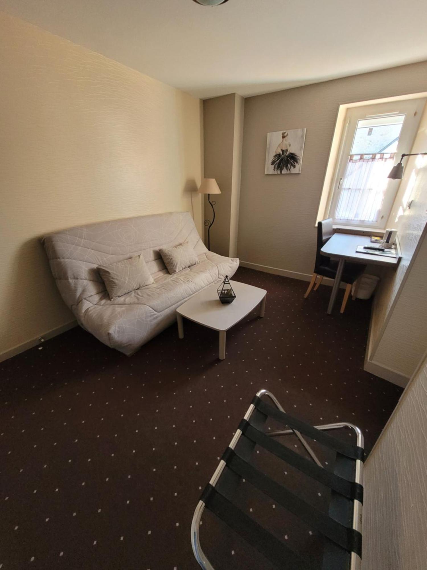 Hotel Logis Au Moyne De Saire Réville Esterno foto