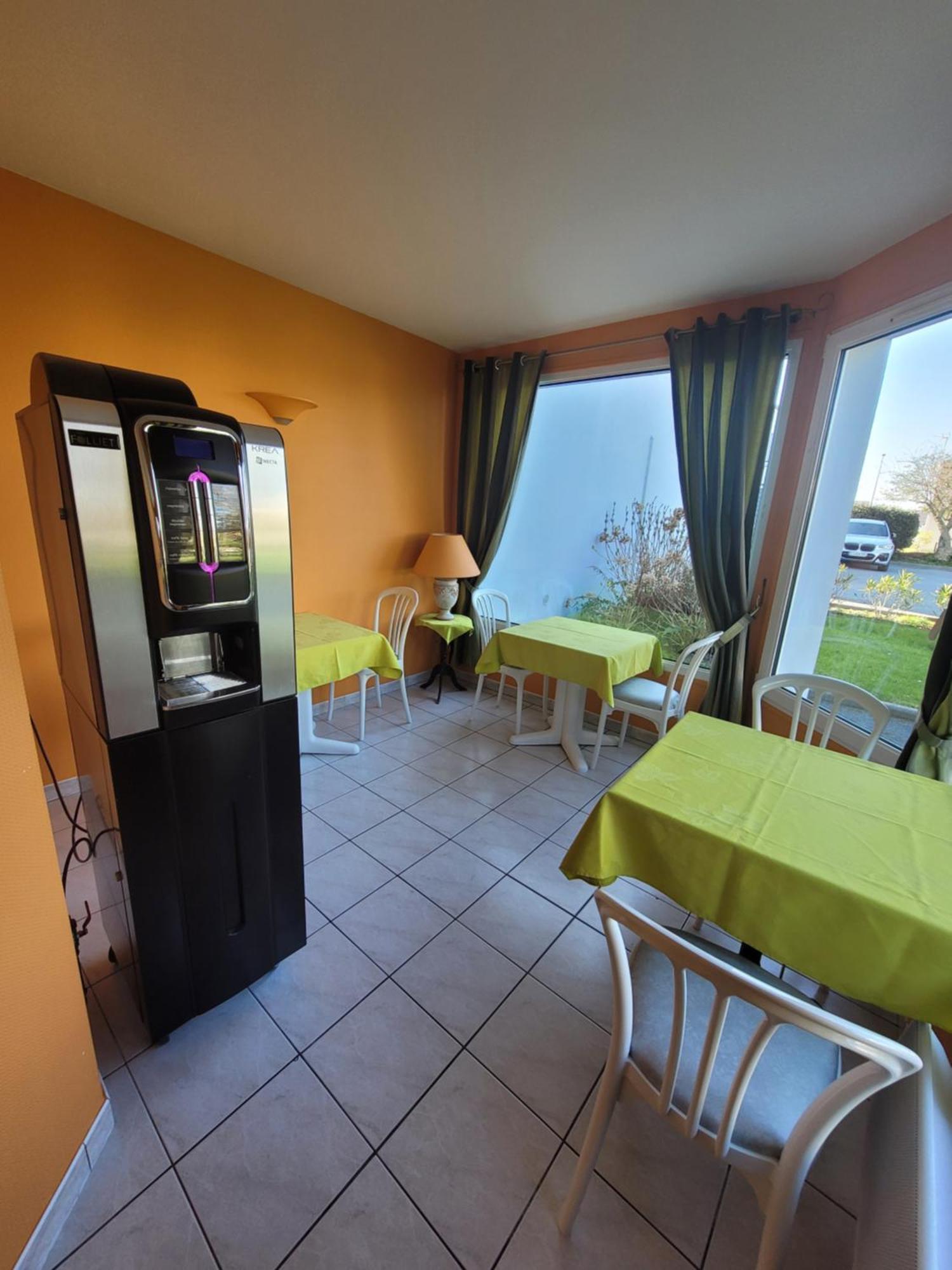 Hotel Logis Au Moyne De Saire Réville Esterno foto