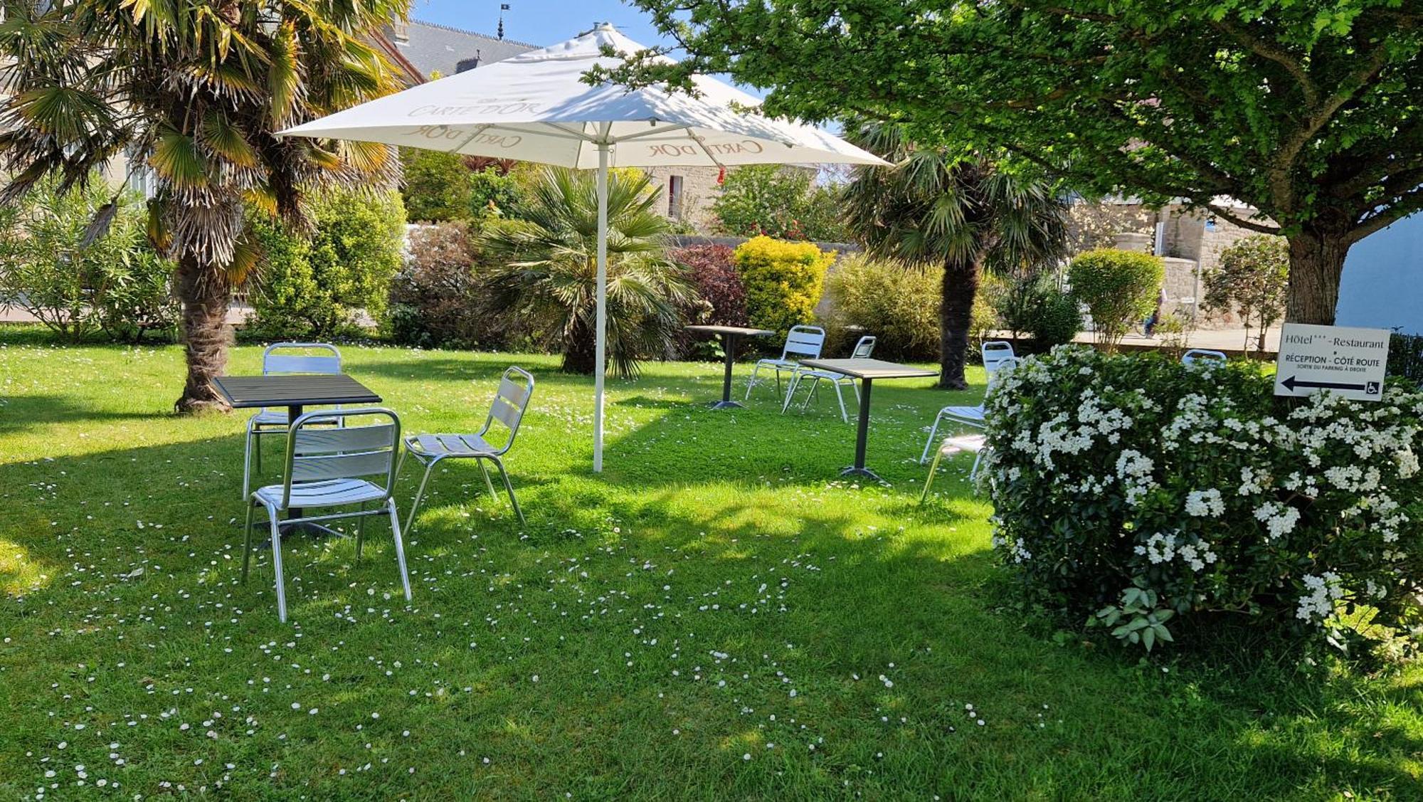 Hotel Logis Au Moyne De Saire Réville Esterno foto