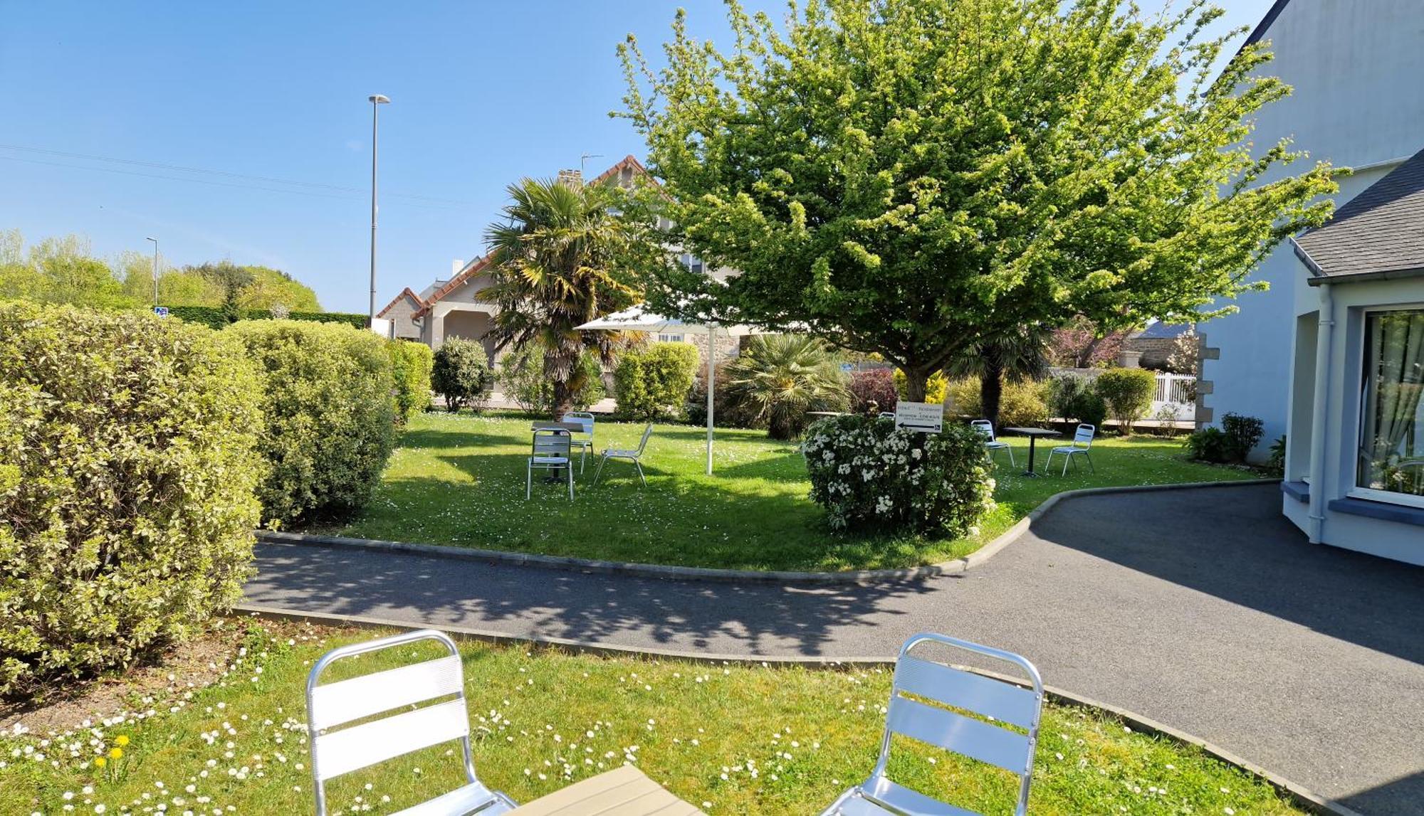 Hotel Logis Au Moyne De Saire Réville Esterno foto
