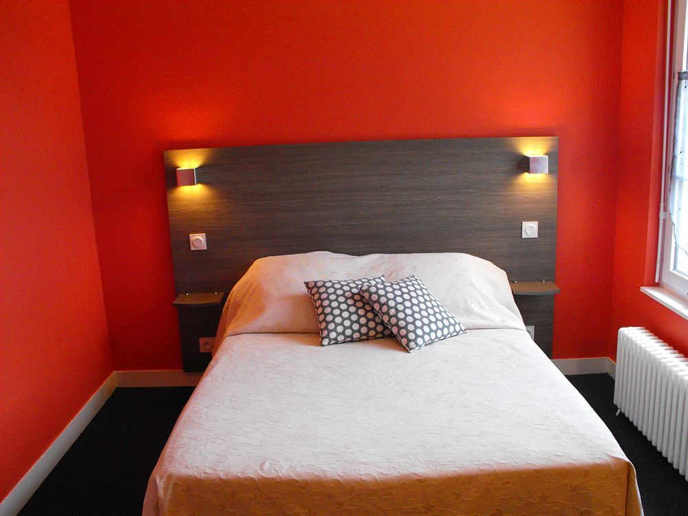 Hotel Logis Au Moyne De Saire Réville Esterno foto