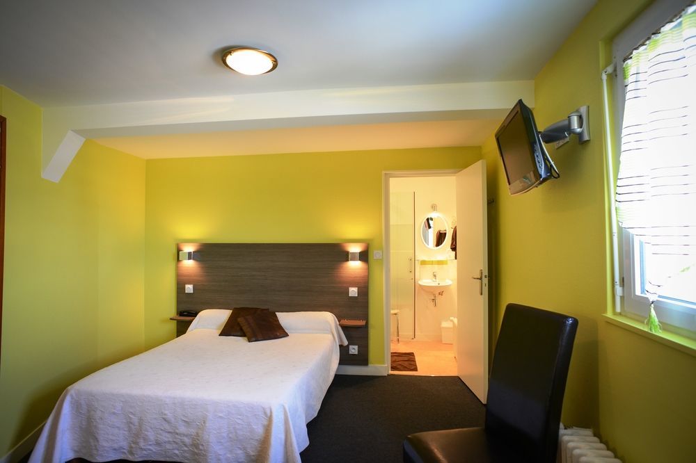 Hotel Logis Au Moyne De Saire Réville Esterno foto